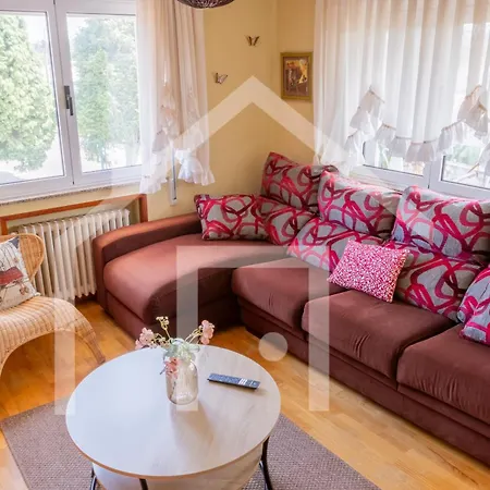 Homestay El Jardin De Pruvia